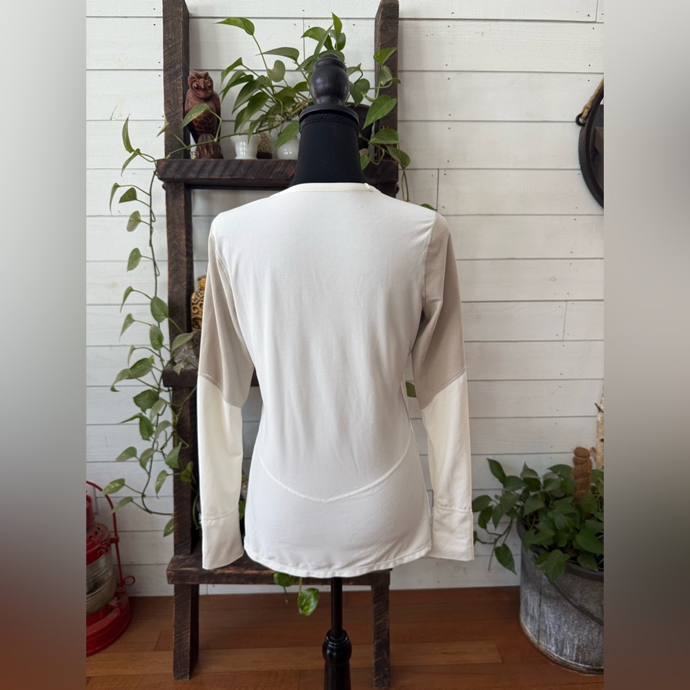 Altra Running Beige and White Long Sleeve Top with Hand Covers - Picture 11 of 17